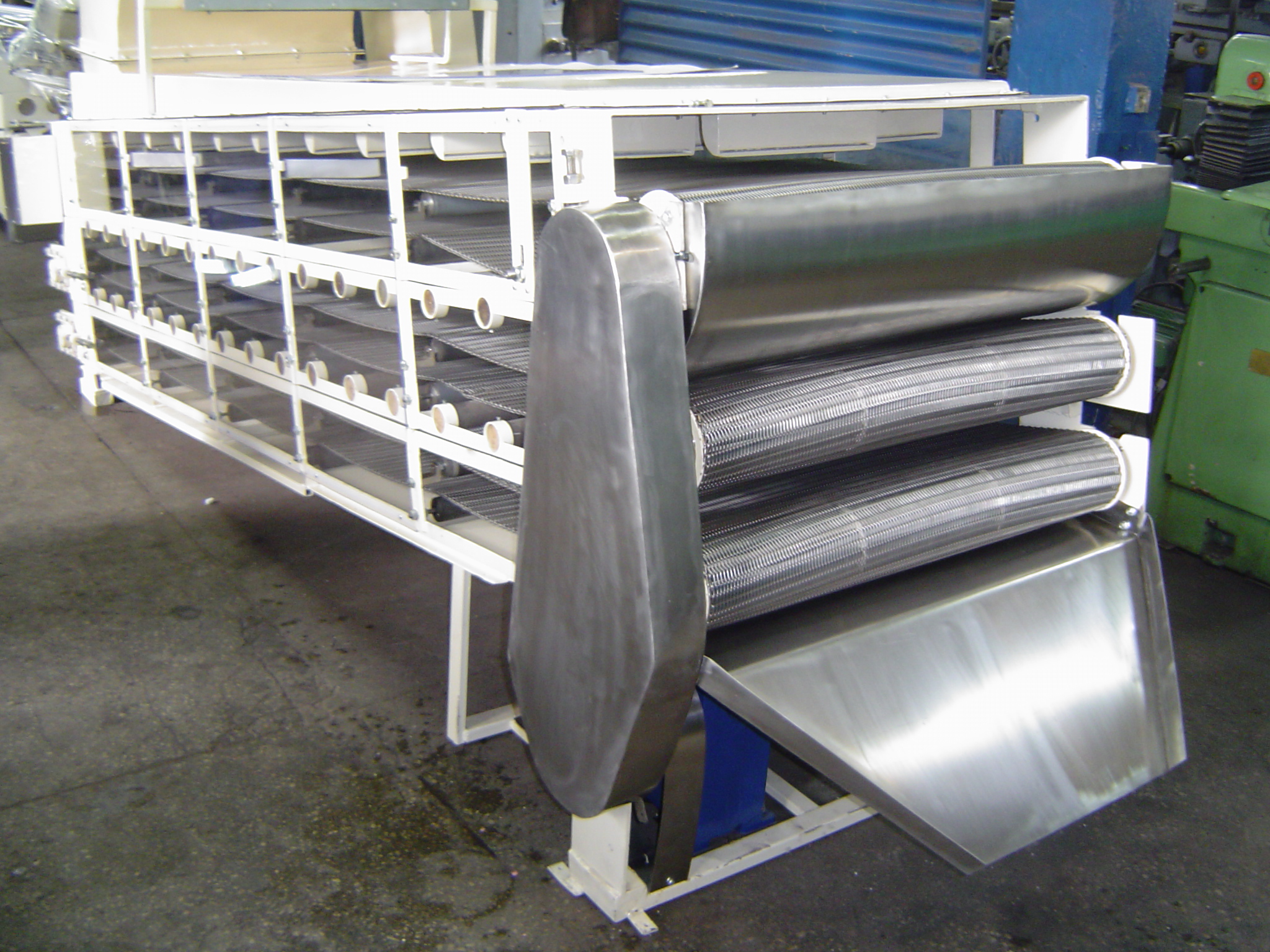 Cooling tunnel for pastilles